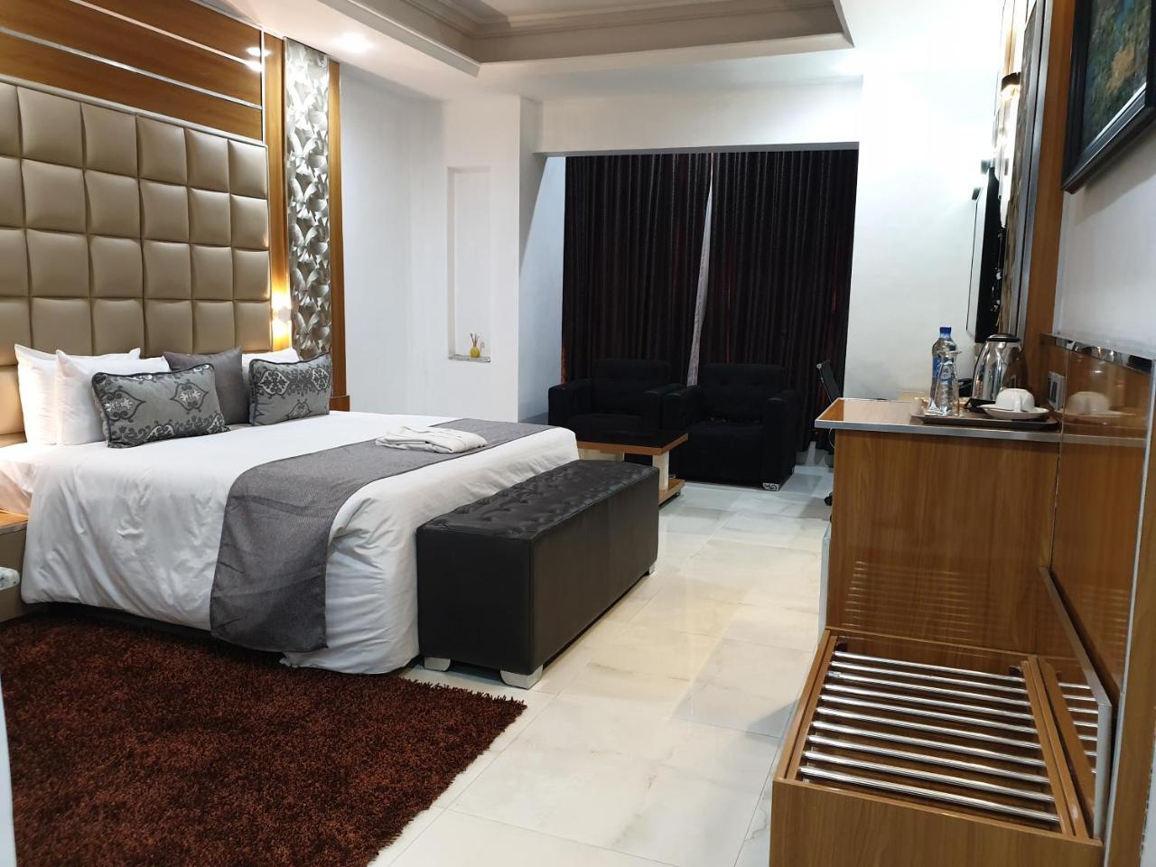 Caesar'S Luxury Hotel Lekki Exterior photo