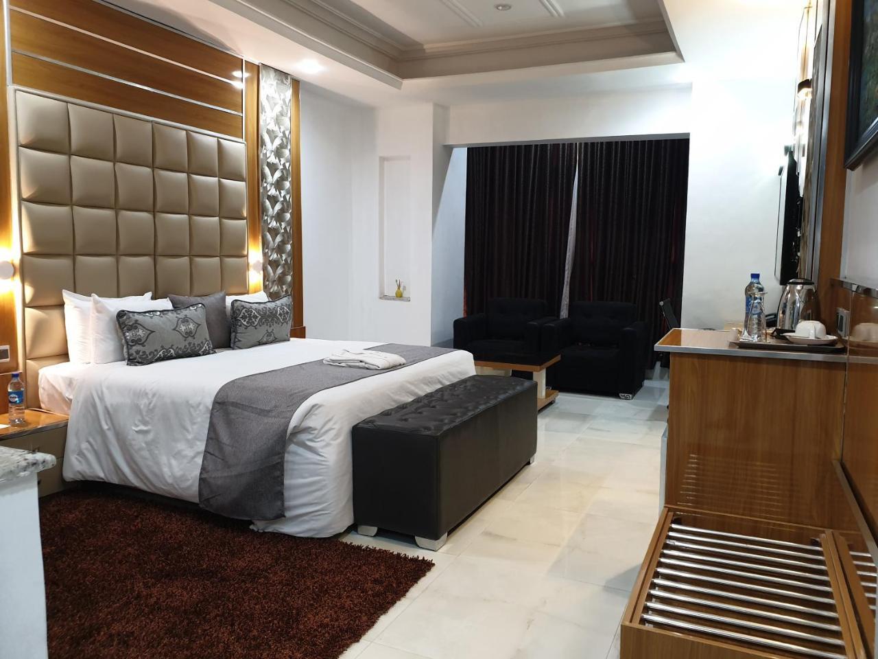 Caesar'S Luxury Hotel Lekki Exterior photo